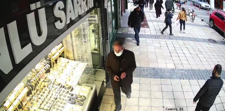 Yere Düşürülen Cüzdanı Kendi Cüzdanıymış Gibi Alıp Kayıplara Karıştı