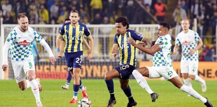Fenerbahçe evinde dört köşe