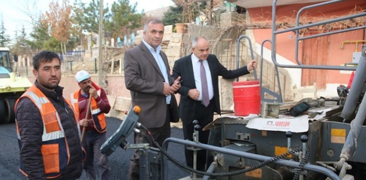 YAHYALI İLÇE MERKEZİ’NDE ASFALTLAMA DEVAM EDİYOR