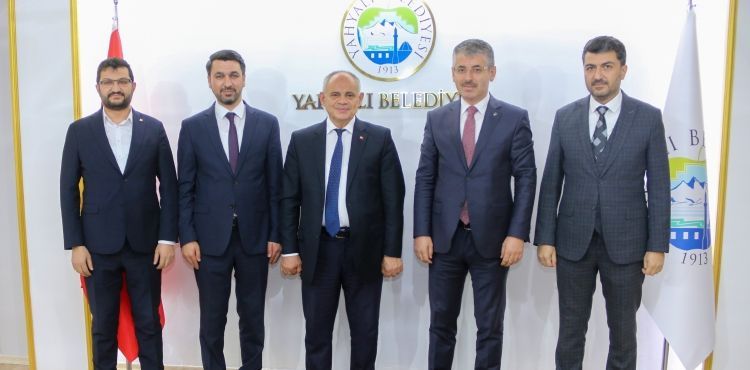 BAŞKAN ÇOPUROĞLU’DAN YAHYALI BELEDİYESİ’NE ZİYARET