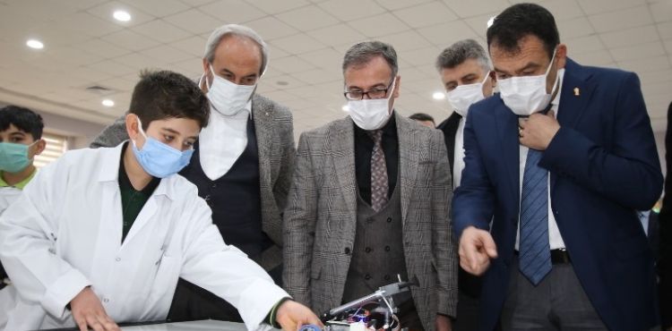 ÖĞRENCİLERİN TÜBİTAK BİLİM FUARI’NA BÜYÜK İLGİ