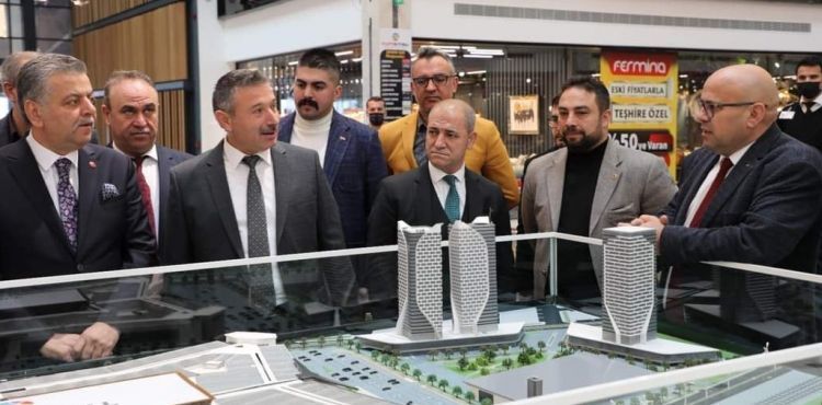 MHP Kayseri Yönetimi Kumsmall AVM’ye Çıkartma Yaptı