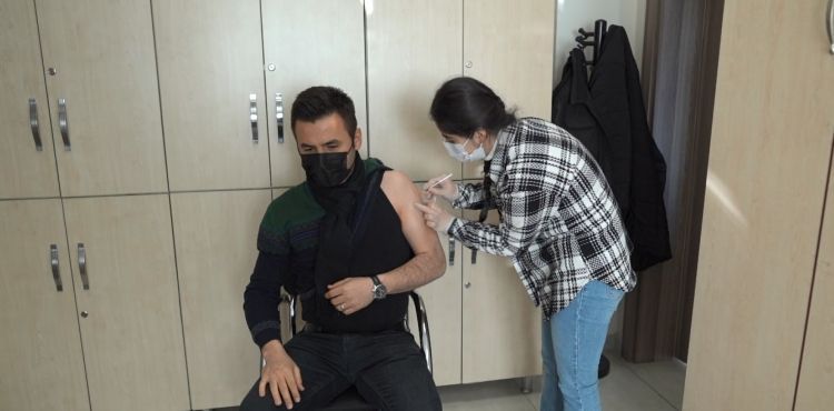 MELİKGAZİ BELEDİYE PERSONELİ 3. DOZ COVİD-19 AŞISI OLDU