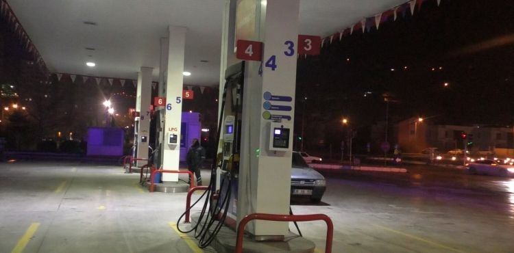 Yeni Yılda Akaryakıta Üçlü Zam