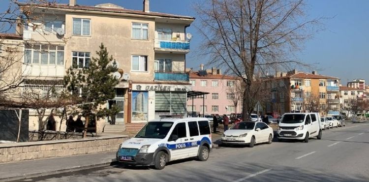 Haber alınamayan yaşlı kadın evinde ölü bulundu