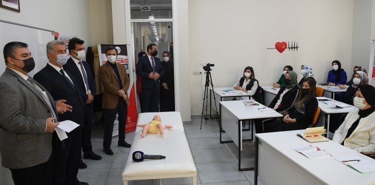 KAYMEK’İN 0-8 YAŞ BEBEK VE ÇOCUK İLK YARDIM KURSU BAŞLADI