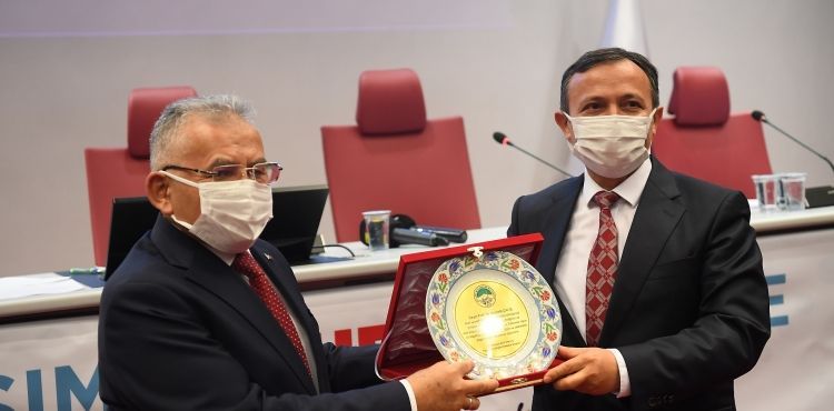 BÜYÜKŞEHİR MECLİSİ’NDEN TURKOVAC’IN MUCİDİNE DUYGULANDIRAN JEST