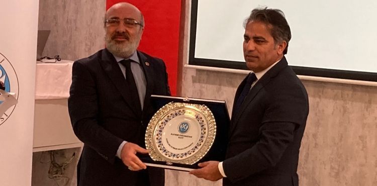 Kayseri Üniversitesi, kabına sığmıyor