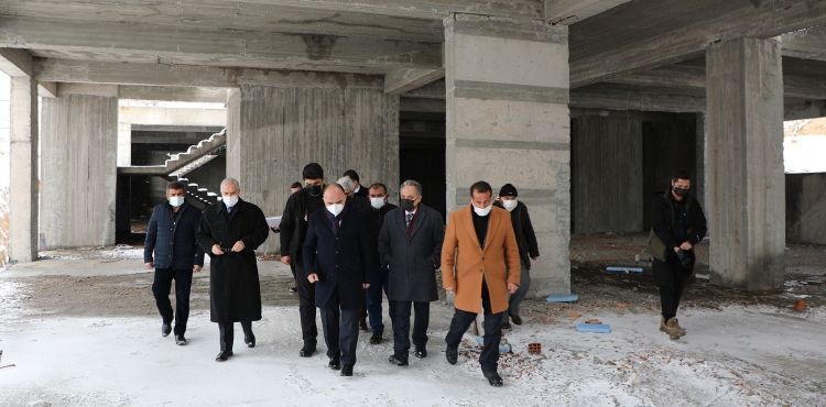 VAL, KAYMAKAM VE BAKAN YALINDAN  KEPEZ IKARMASI