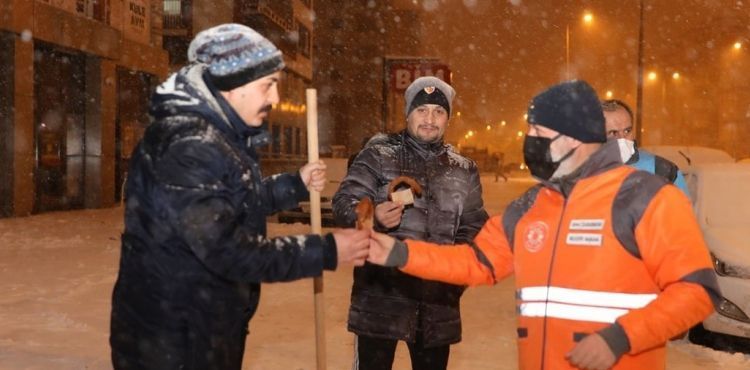KOCASİNAN’DA KAR TEMİZLEME ARALIKSIZ SÜRÜYOR