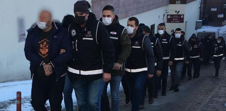 Telefon kaçakçısı 11 kişi adliyeye sevk edildi
