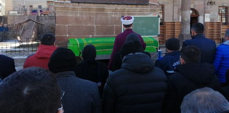İple kendini asan adam, Yeşilhisar’da toprağa verildi