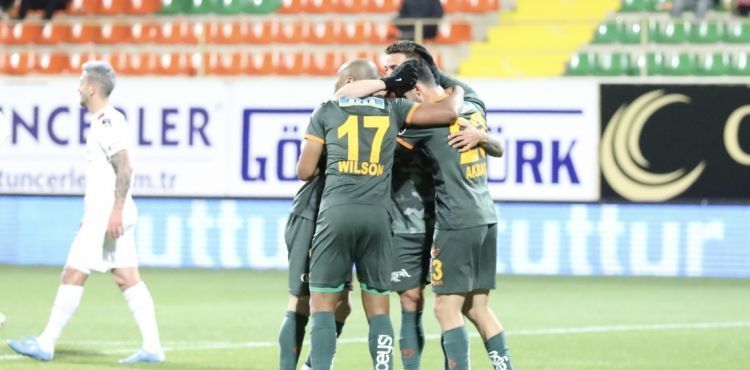Alanyaspor'dan Hatayspor'a farklı tarife