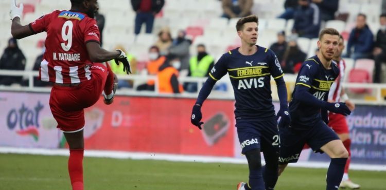 Fenerbahçe, Sivas deplasmanından 1 puanla ayrıldı