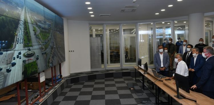 BÜYÜKŞEHİR’İN AKILLI PROJESİ, 110 KAMERA İLE 55 KAVŞAKTA KARLA MÜCADELEYE DESTEK VERİYOR