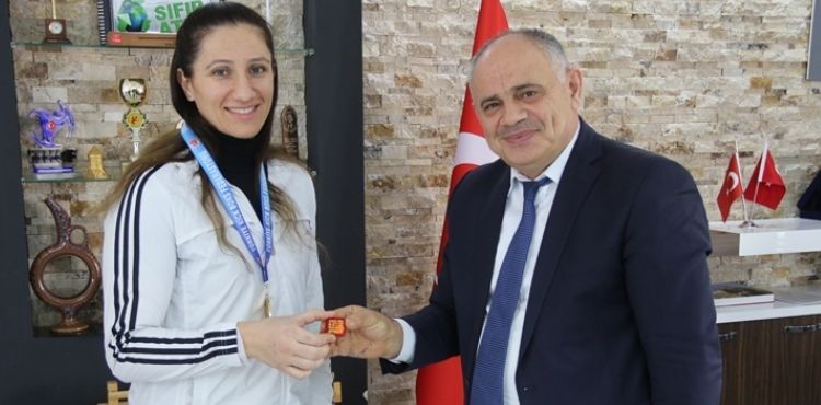 KİCK BOKS TÜRKİYE ŞAMPİYONU’NDAN BAŞKAN ÖZTÜRK’E ZİYARET