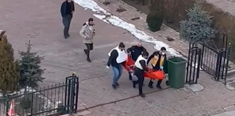 Boşanma aşamasındaki kocasını vuran kadın, kafasına sıktı