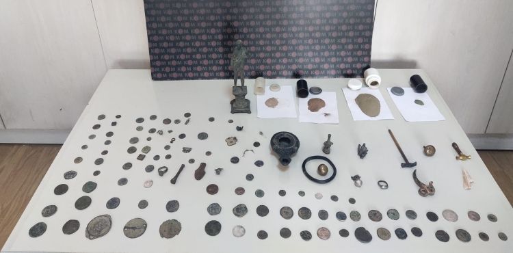 Tarihi eser kaçakçısı şüpheli baskınla yakalandı