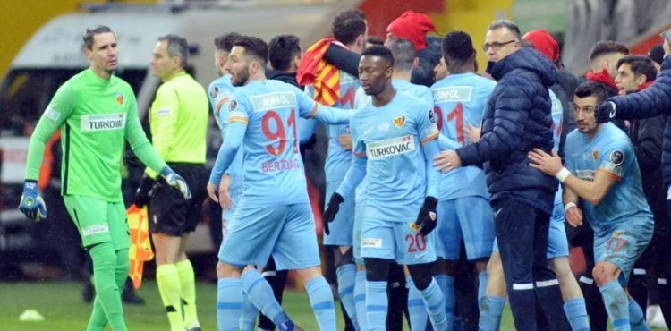 Kayserispor 33 kiilik kadrosunu TFF'ye bildirdi