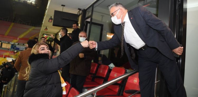 BÜYÜKŞEHİR’DEN KAYSERİSPOR TARAFTARINA JEST