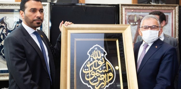 KAYMEK SERGİSİ’NE HAYRAN KALAN BAE BÜYÜKELÇİSİ’NDEN SANATA VE SANATÇIYA DESTEK
