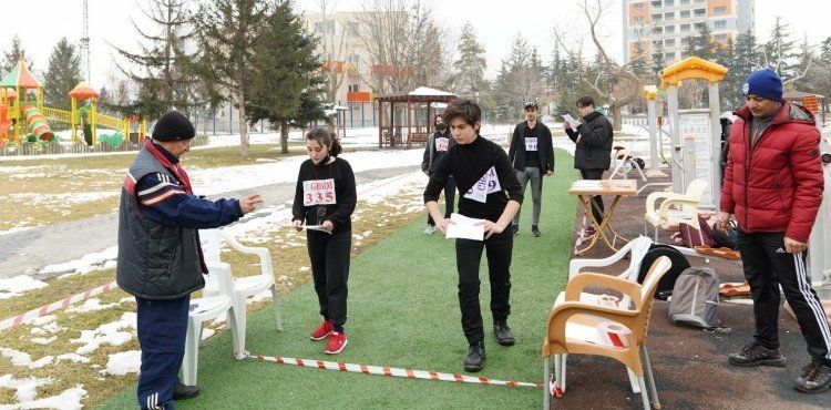 MELİKGAZİ’NİN PARKLARINDA SPOR MÜSABAKALARI YAPILIYOR
