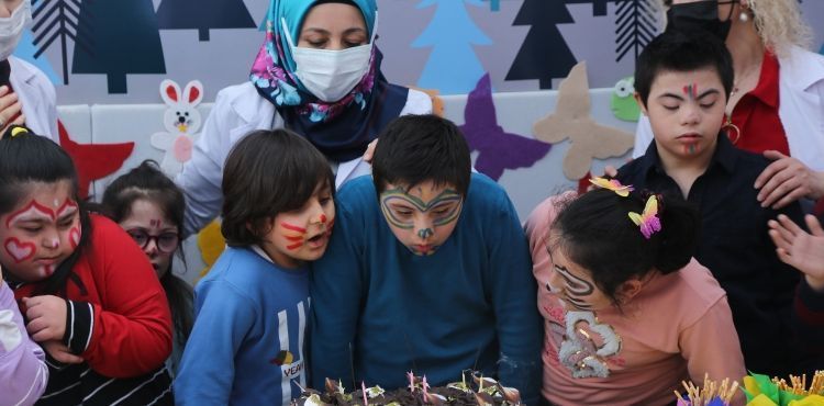 BÜYÜKŞEHİR ENGELSİZ ÇOCUK EVİ’NDE “DOĞUM GÜNÜ” KUTLAMASI