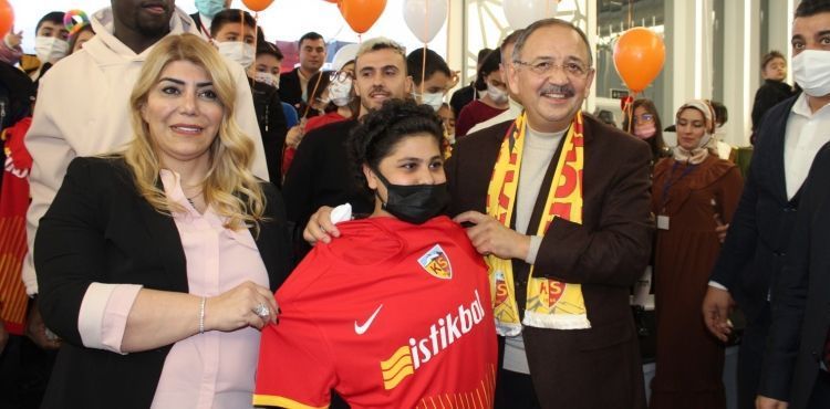 Başkan Gözbaşı: “Çocukların yanında olduğumuzu hissettirmek istedik”