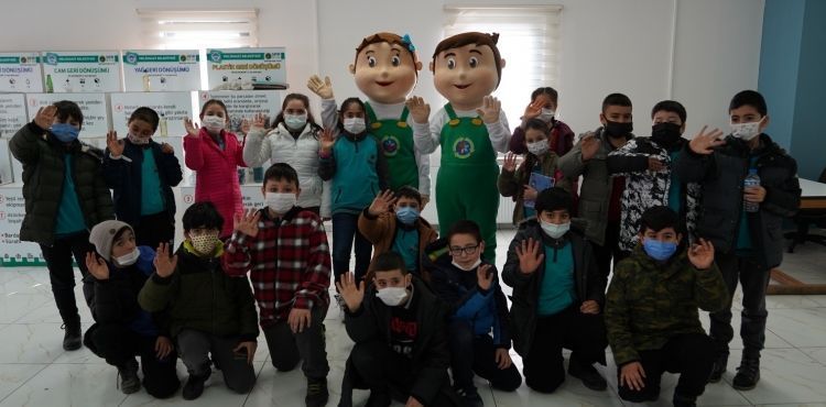 MELİKGAZİ’DE “SIFIR ATIK MASKOTLARI” ÇOCUKLARI EĞİTİYOR