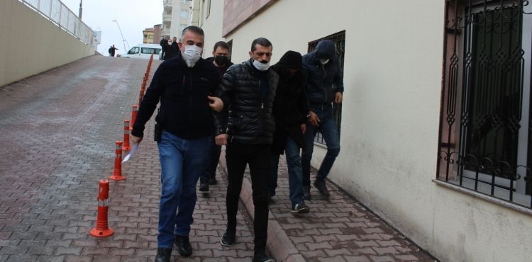 Uyuşturucu şüphelisi 5 kişi adliyede