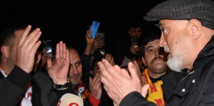 Kayserispor taraftarı Trabzon dönüşü takımı tezahüratlarla karşılaştı