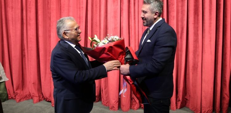 BAŞKAN BÜYÜKKILIÇ, “AHİ EVRAN” TİYATRO OYUNUNU İZLEDİ