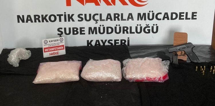 Durdurulan araçtan 4 kilo uyuşturucu madde çıktı