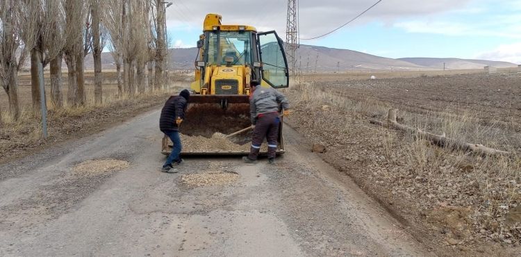 Bnyan Belediyesi bozulan yollar iin harekete geti