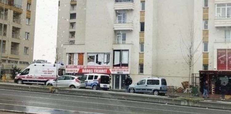 Balkondan düşen kadın hayatını kaybetti