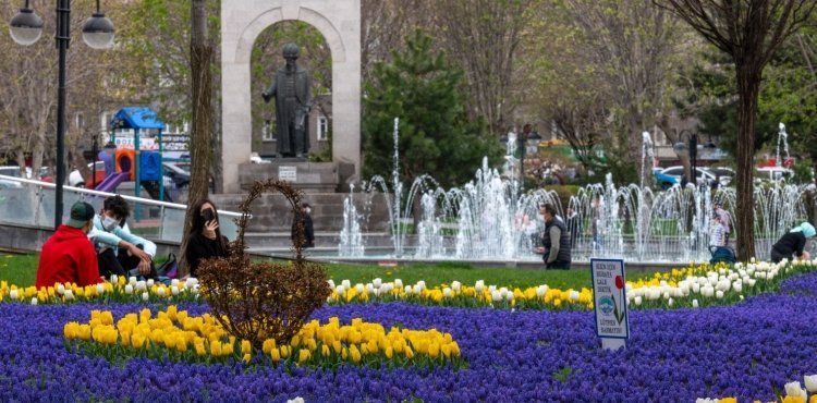 DOĞA DOSTU BÜYÜKŞEHİR, KAYSERİ’Yİ 1 MİLYON LALE VE SÜMBÜL İLE DONATTI