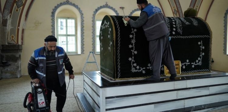 MELİKGAZİ'NİN TÜRBELERİNDE GÜL SUYU İLE GENEL TEMİZLİK YAPILDI