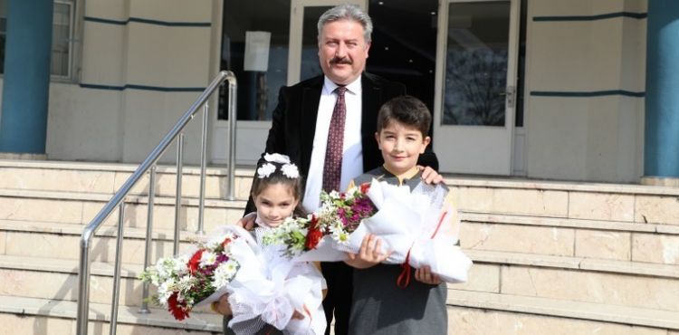 Başkan Dr. Mustafa Palancıoğlu: “EĞİTİM KONUSUNDA ÇOK HASSASIZ: İLÇEMİZE 14 OKUL, 8 KÜTÜPHANE YAPTIK”