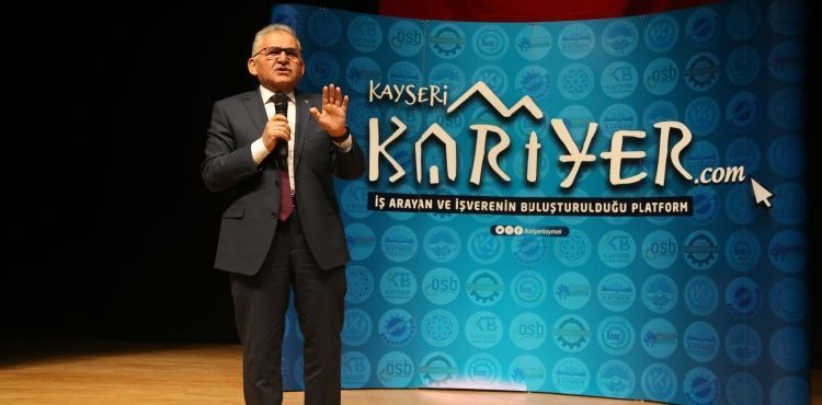 BÜYÜKKILIÇ’TAN ÜNİVERSİTE ÖĞRENCİLERİNE: “KARİYER MERKEZİMİZ İLE MUTLAKA TANIŞIN”