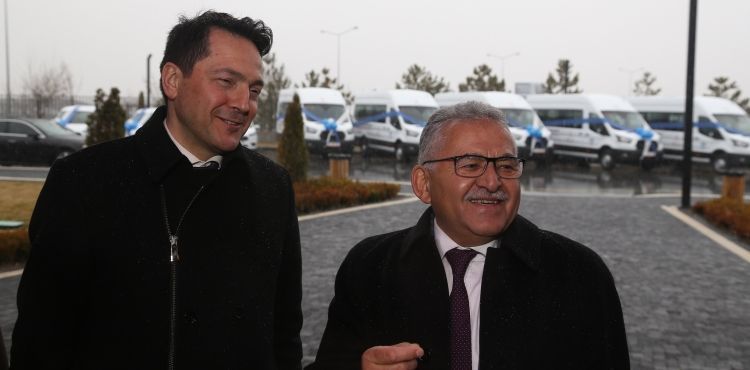 BÜYÜKKILIÇ’TAN ENGELSİZ YAŞAM MERKEZİ’NE 5 MİLYON TL’LİK YENİ ARAÇ DESTEĞİ
