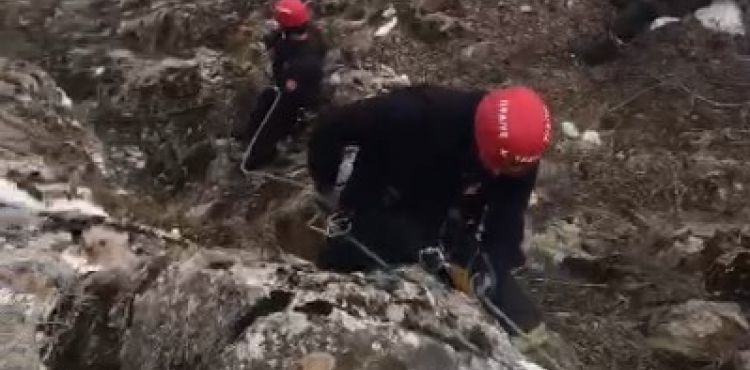 BÜYÜKŞEHİR İTFAİYESİ’NDEN 6 SAATLİK KEÇİ KURTARMA OPERASYONU