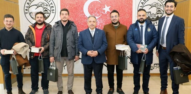 GENÇ DOKTORLARDAN BAŞKAN YALÇIN'A ZİYARET
