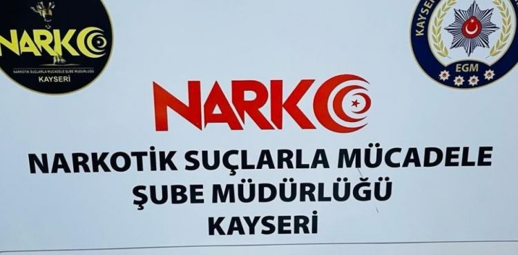 Yolcunun üzerinden 1 kilo uyuşturucu ele geçirildi