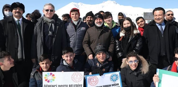 BAŞKAN ÇOLAKBAYRAKDAR’DAN KOCASİNANLI ÖĞRENCİLERE MORAL GEZİSİ