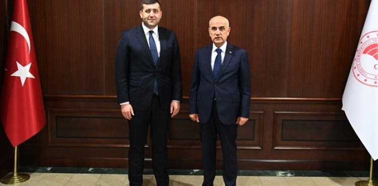 MHP Kayseri Milletvekili Baki Ersoy, Kayseri'deki çiftçilerin sorunlarını Tarım ve Orman Bakanı Vahit Kirişçi'ye iletti.