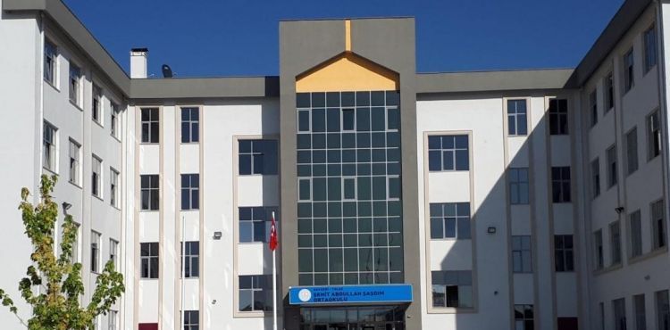 Atatürk büstü ve Türk bayrağına çirkin saldırı