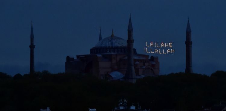 Ayasofya'da 88 yl aradan sonra ilk teravih namaz klnacak