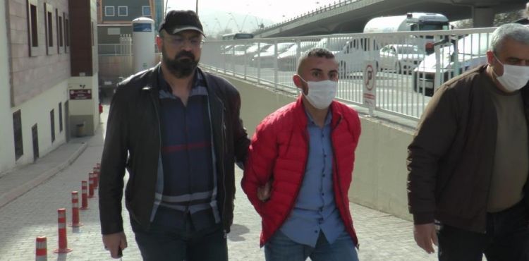 2 kişiyi bıçakla yaralayarak gasp eden 3 şahıs yakalandı