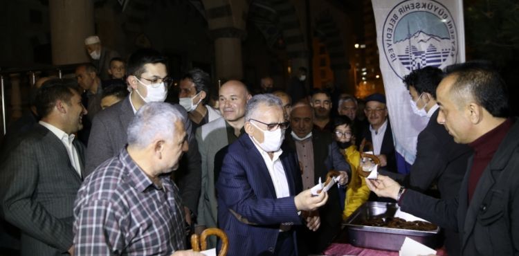 KAYSERİLİLER, BAŞKAN BÜYÜKKILIÇ’I BAĞRINA BASIYOR