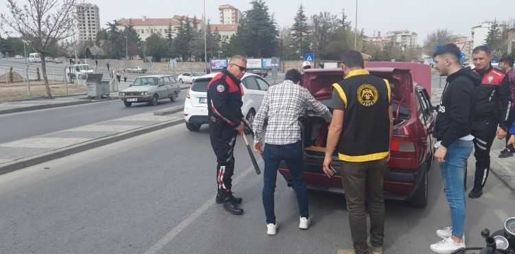 Denetimler sonucu, 4 araç trafikten men edildi